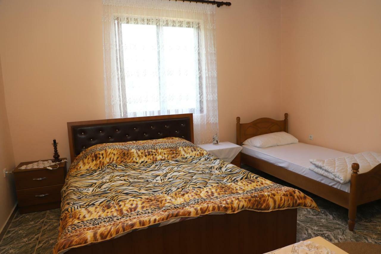 Guest House Pashollari Berat Exterior foto