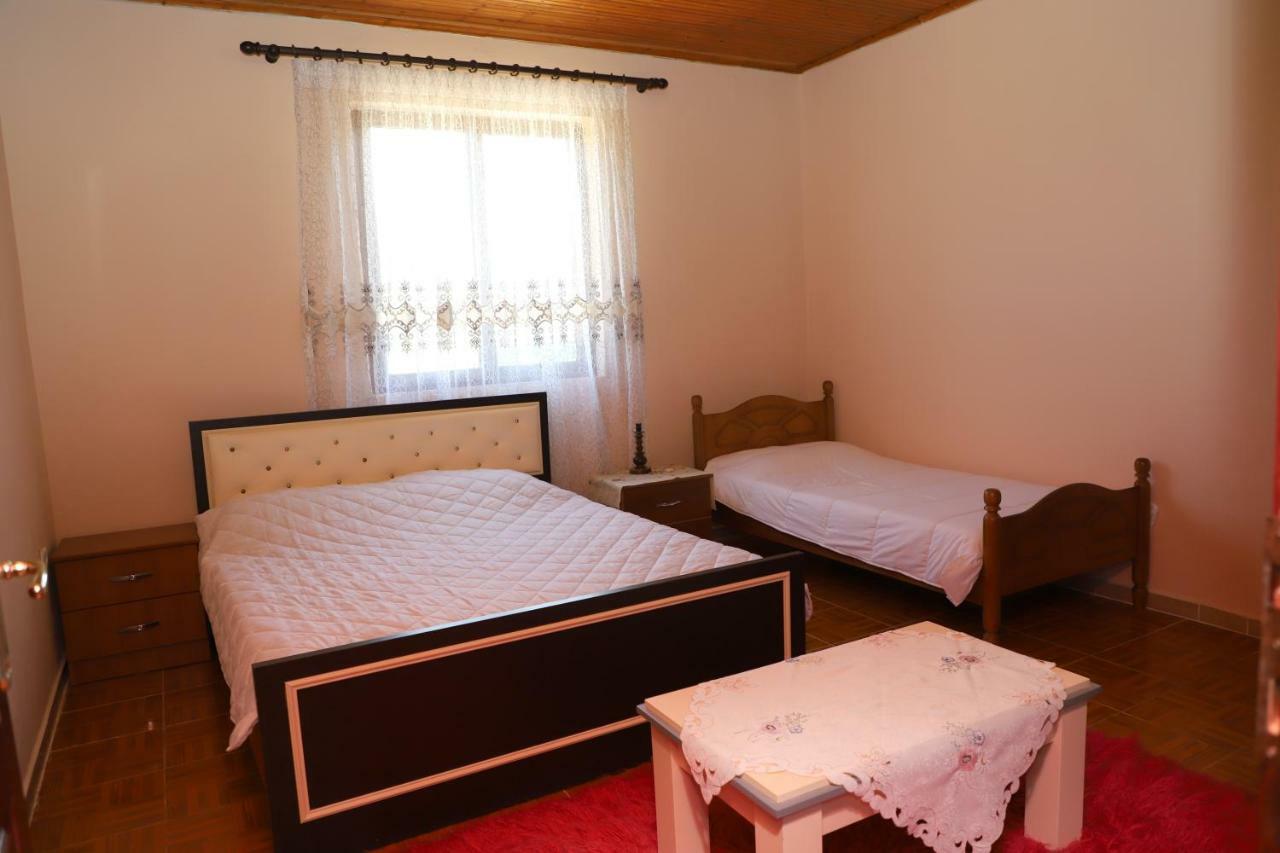 Guest House Pashollari Berat Exterior foto